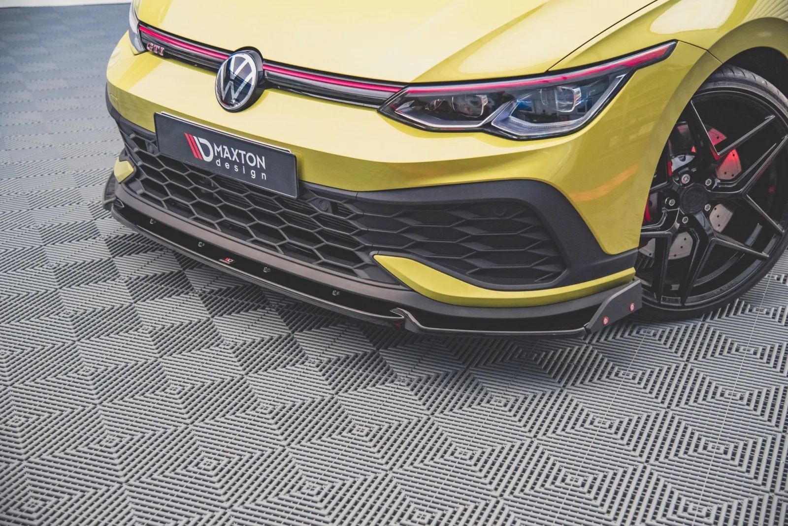 Front Splitter V.1 + Flaps compatible with Volkswagen Golf GTI Clubsport Mk8