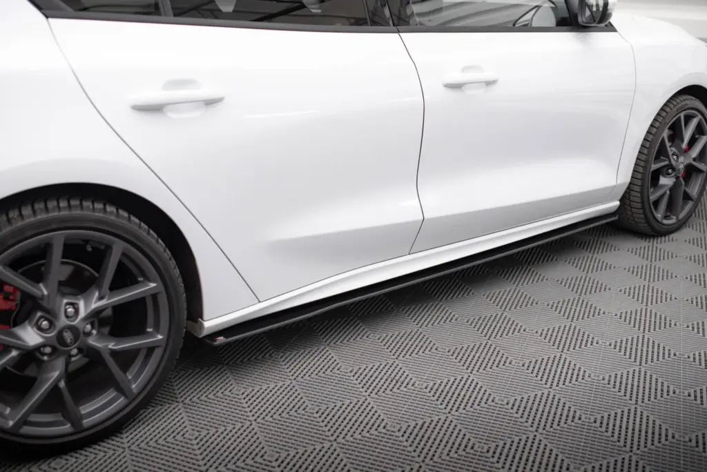 Side Skirts Diffusers Street Pro compatible with Ford Focus ST/ST-Line MK4