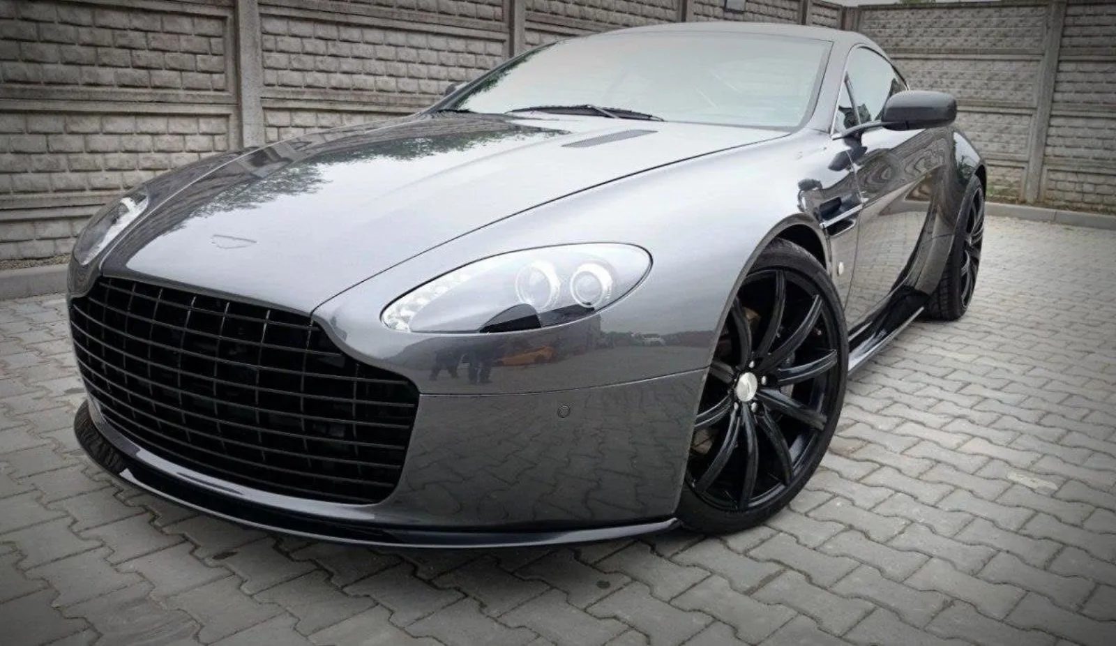 Front Bumper compatible with Aston Martin V8 Vantage