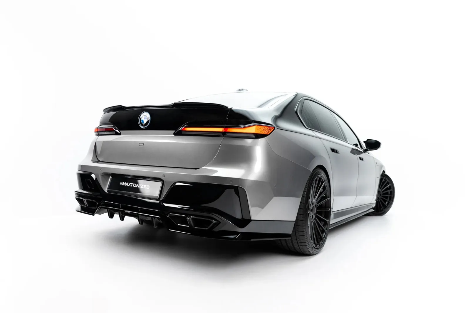 Rear Splitter (With Diffuser) V.2 compatible with BMW M760e G70