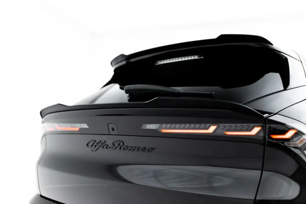 Lower Spoiler Cap compatible with Alfa Romeo Junior Mk1